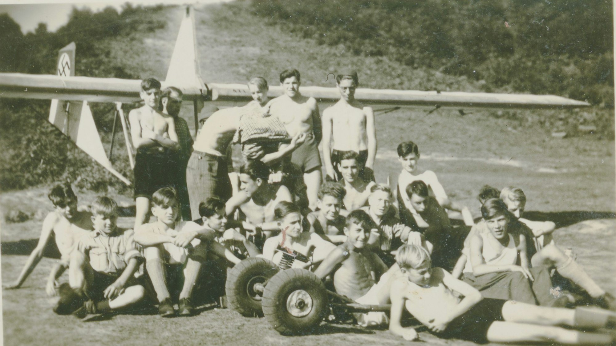 Segelflieger am Lendersberg in Kaldauen in den 1930er Jahren