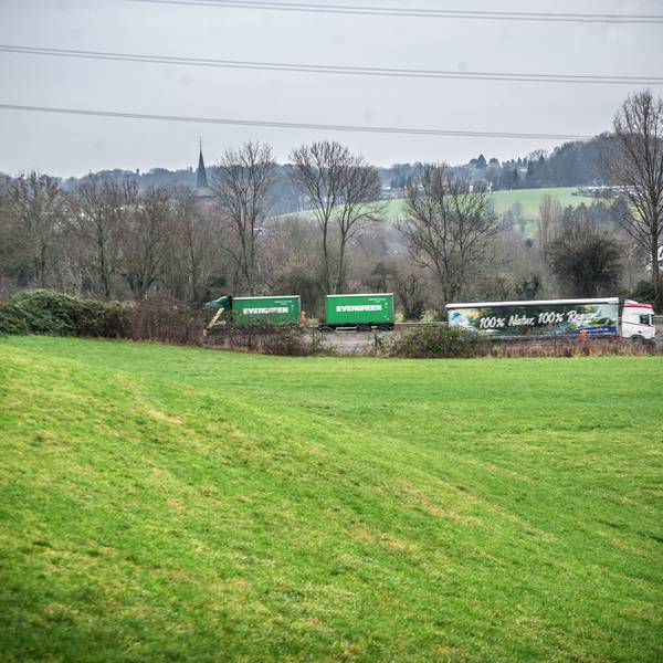 Am Fester Weg in Steinbüchel, nahe Autobahn 1 und Wohnpark Steinbüchel. Foto: Ralf Krieger