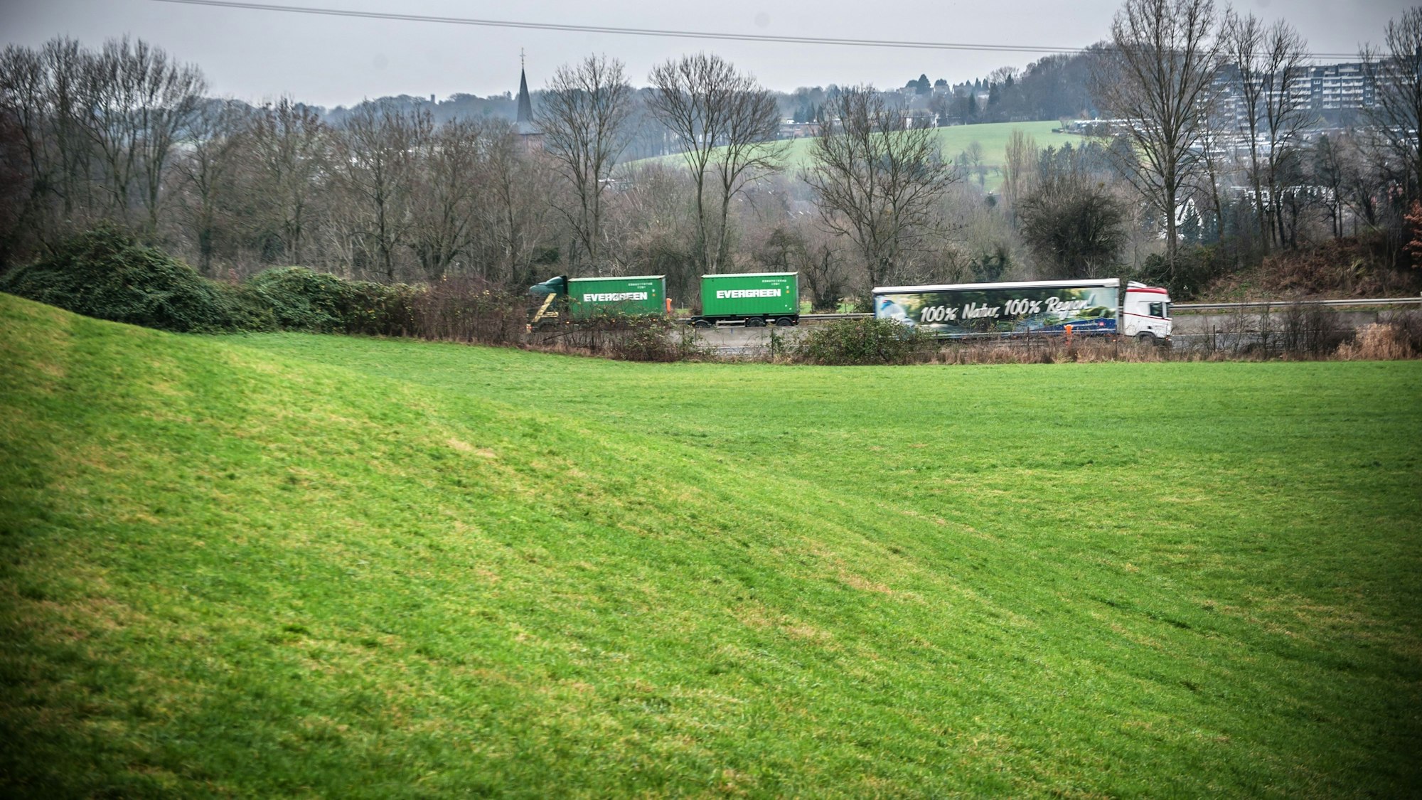Am Fester Weg in Steinbüchel, nahe Autobahn 1 und Wohnpark Steinbüchel. Foto: Ralf Krieger