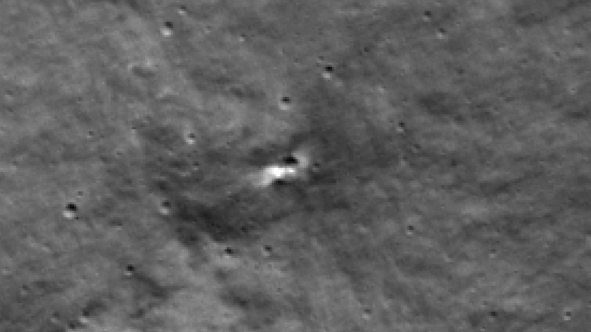 Die Absturzstelle der russischen Mondsonde „Luna 25“ am Südpol des Monds. Das Prestigeprojekt des russischen Präsidenten Wladimir Putin war in der Umlaufbahn des Erdtrabanten außer Kontrolle geraten.