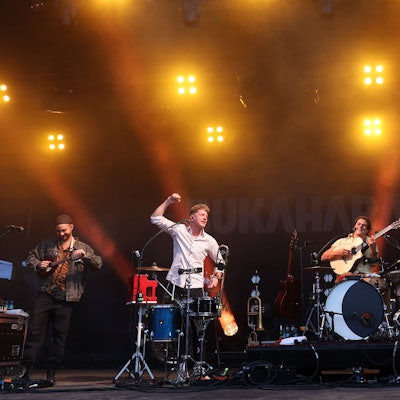 31.08.2023
Köln:
Bukahara, die beliebte Kölner Folk-Pop-Band tritt an zwei Tagen open air an der Südbrücke auf.
Foto: Martina Goyert