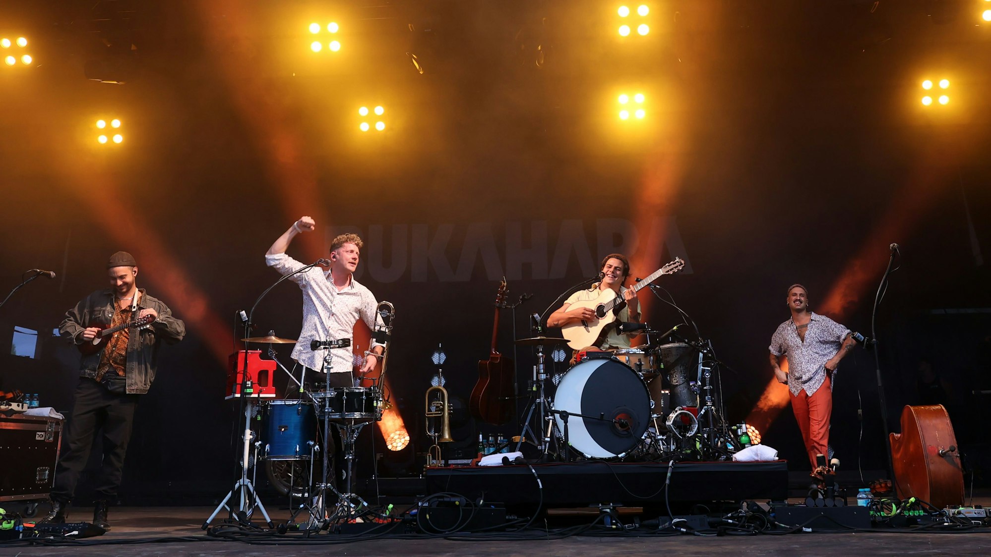 Bukahara bei einem Konzert an der Kölner Südbrücke 2023