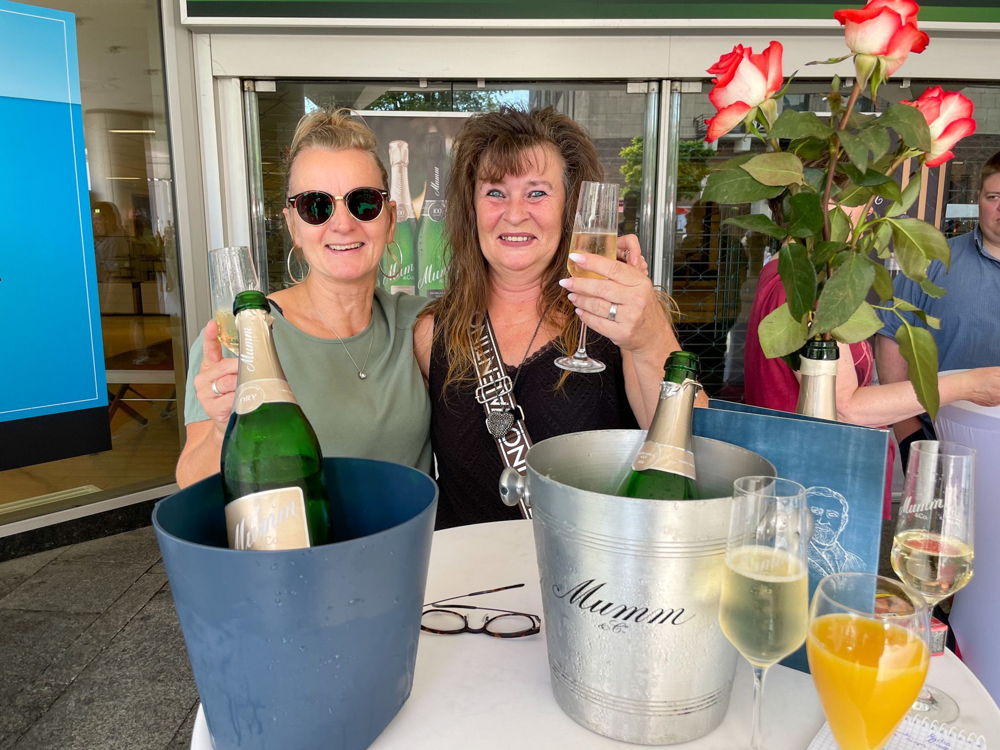 Kommen fast jeden Samstag: Cornelia Werner (l.) und Michaela Rauer.