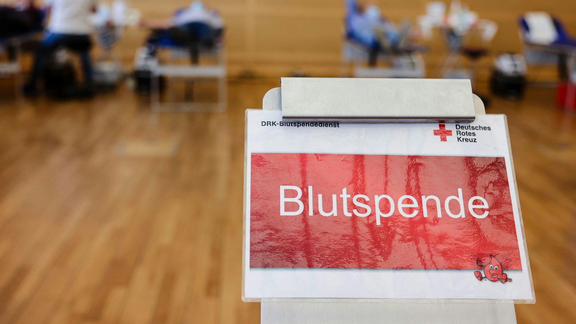 ARCHIV - Blutspenden helfen dabei, Leben zu retten - zum Beispiel, wenn jemand infolge eines Unfalls oder einer größeren Operation viel Blut verliert. Foto: Frank Molter/dpa/dpa-tmn - Honorarfrei nur für Bezieher des dpa-Themendienstes +++ dpa-Themendienst +++