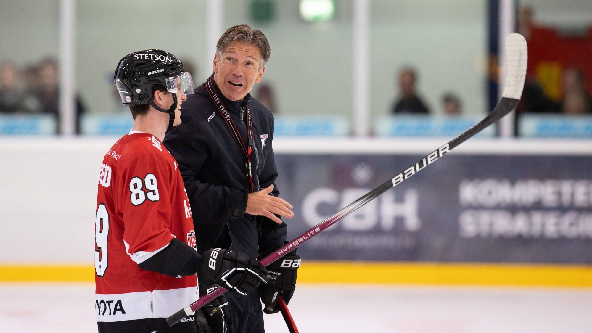 KEC-Coach Uwe Krupp (r.) mit Neuzugang Gregor MacLeod, der zuvor für die Nürnberg Ice Tigers auflief.