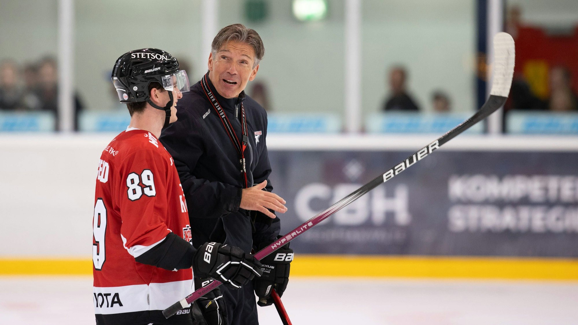 KEC-Coach Uwe Krupp (r.) mit Neuzugang Gregor MacLeod, der zuvor für die Nürnberg Ice Tigers auflief.