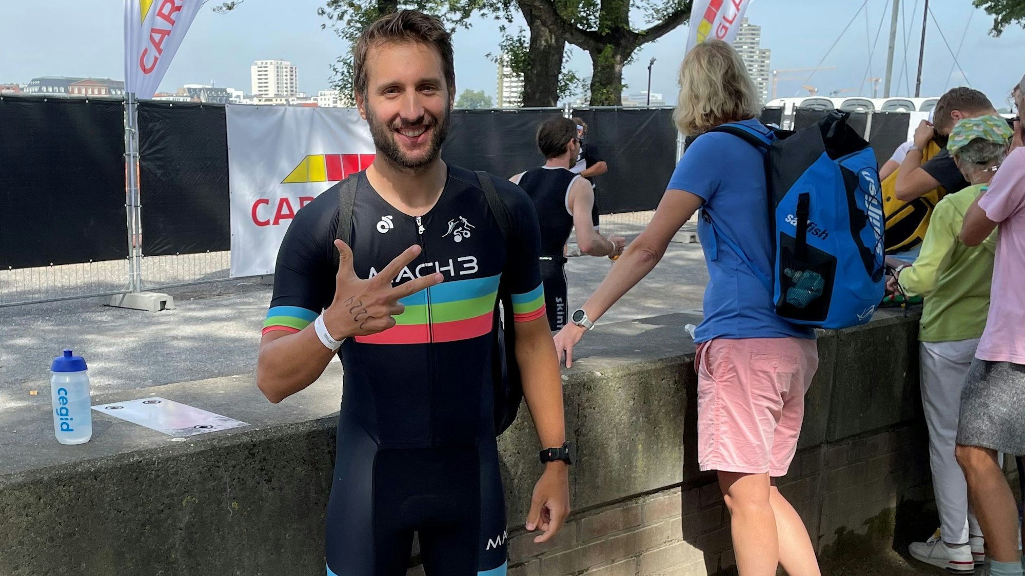 Der Kölner Triathlet Max Jockers vor dem Start.