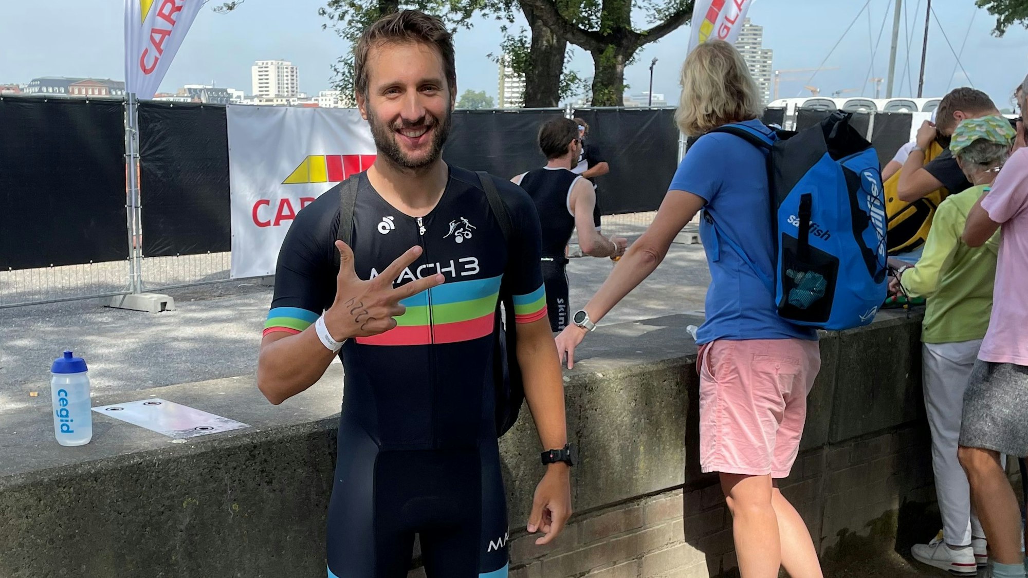 Der Kölner Triathlet Max Jockers vor dem Start.