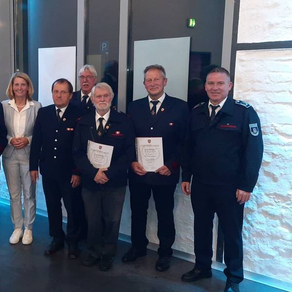 Ehrungen bei der Jahresdienstbesprechung der Feuerwehr Wipperfürth