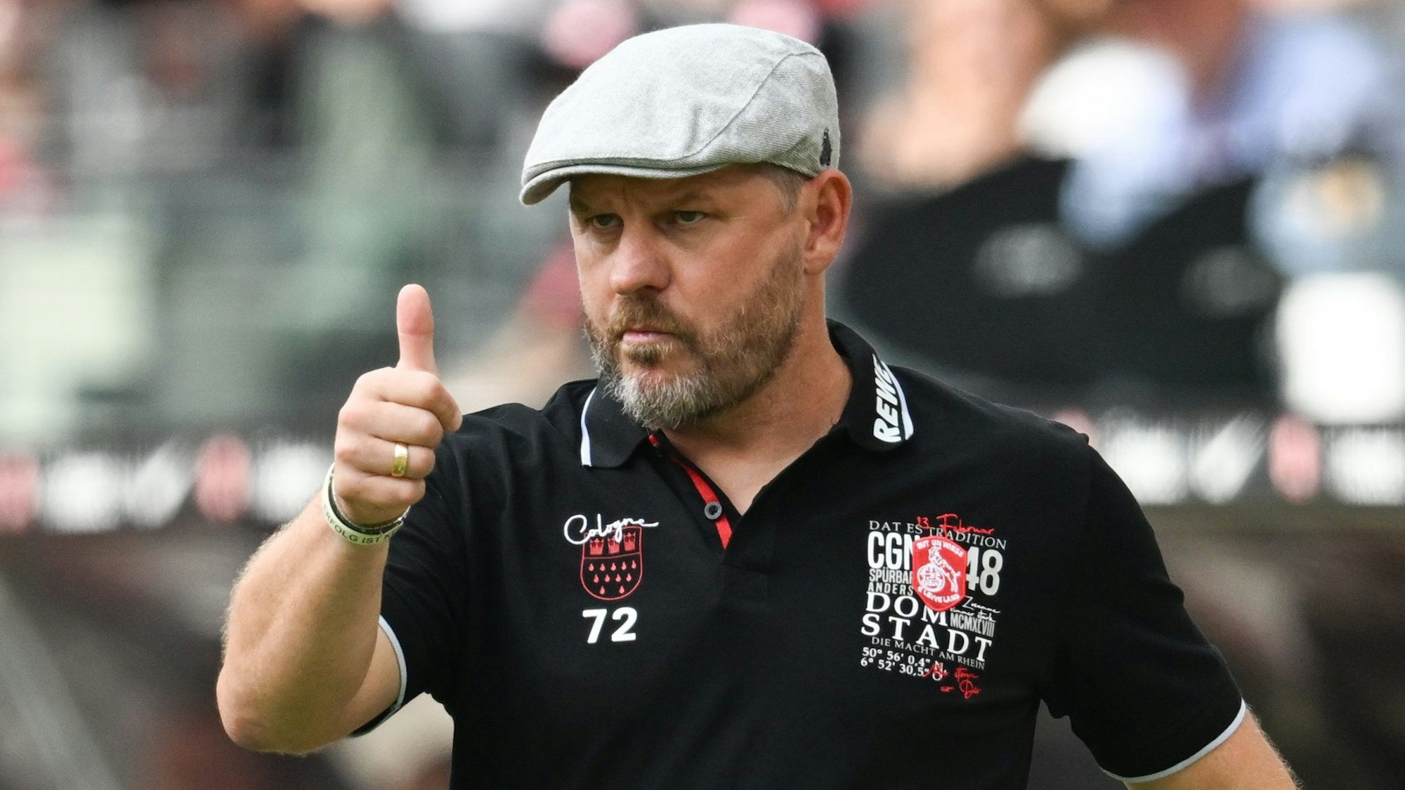 Trainer Steffen Baumgart am Rande des Spiels in Frankfurt.