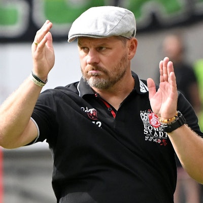 Arbeitete viel an der Seitenlinie in Frankfurt: FC-Trainer Steffen Baumgart