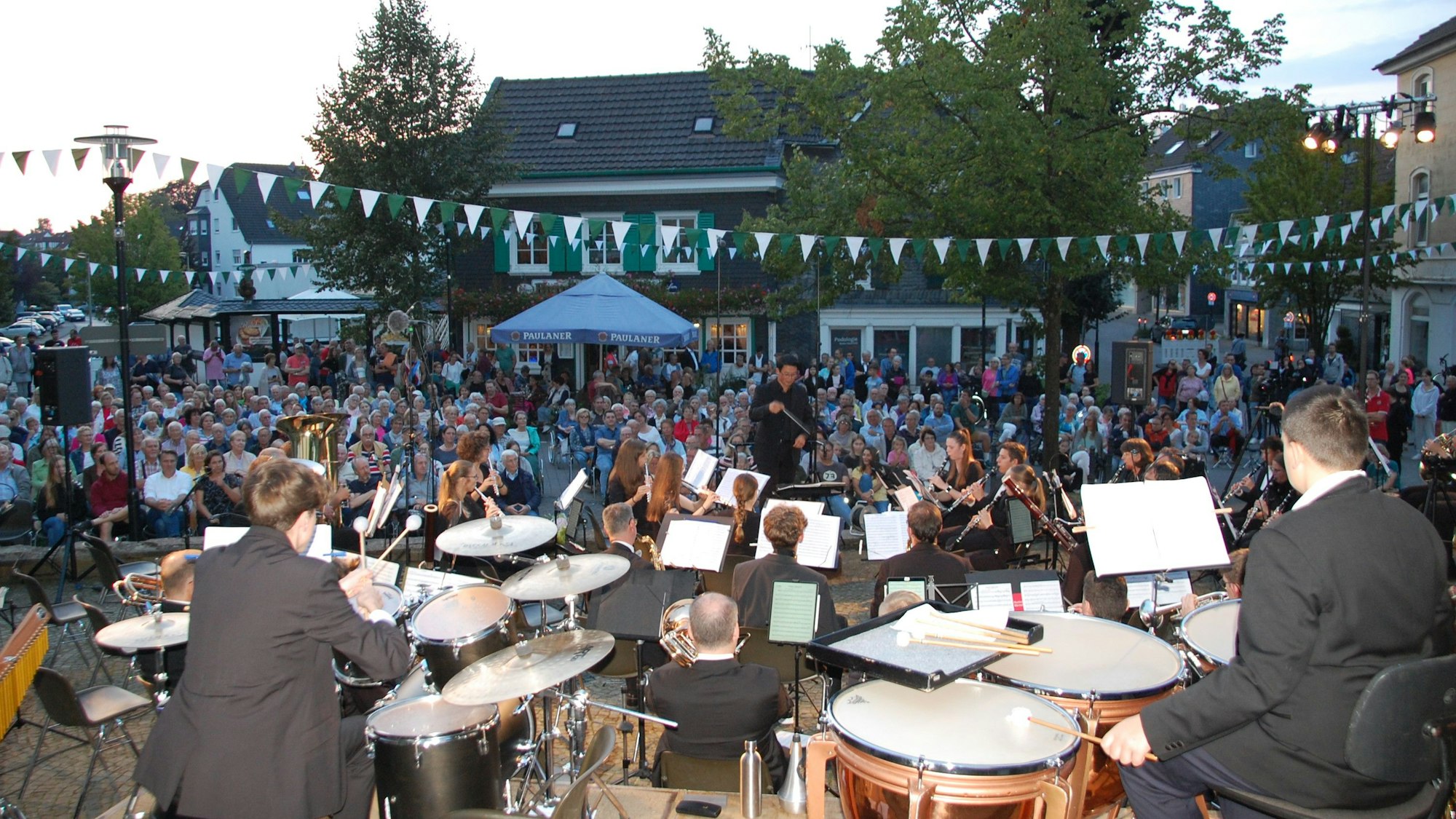 Die Kirchenkurve, hier das Serenadenkonzerts des Orchestervereins Hilgen, soll ebenfalls umgestaltet werden.