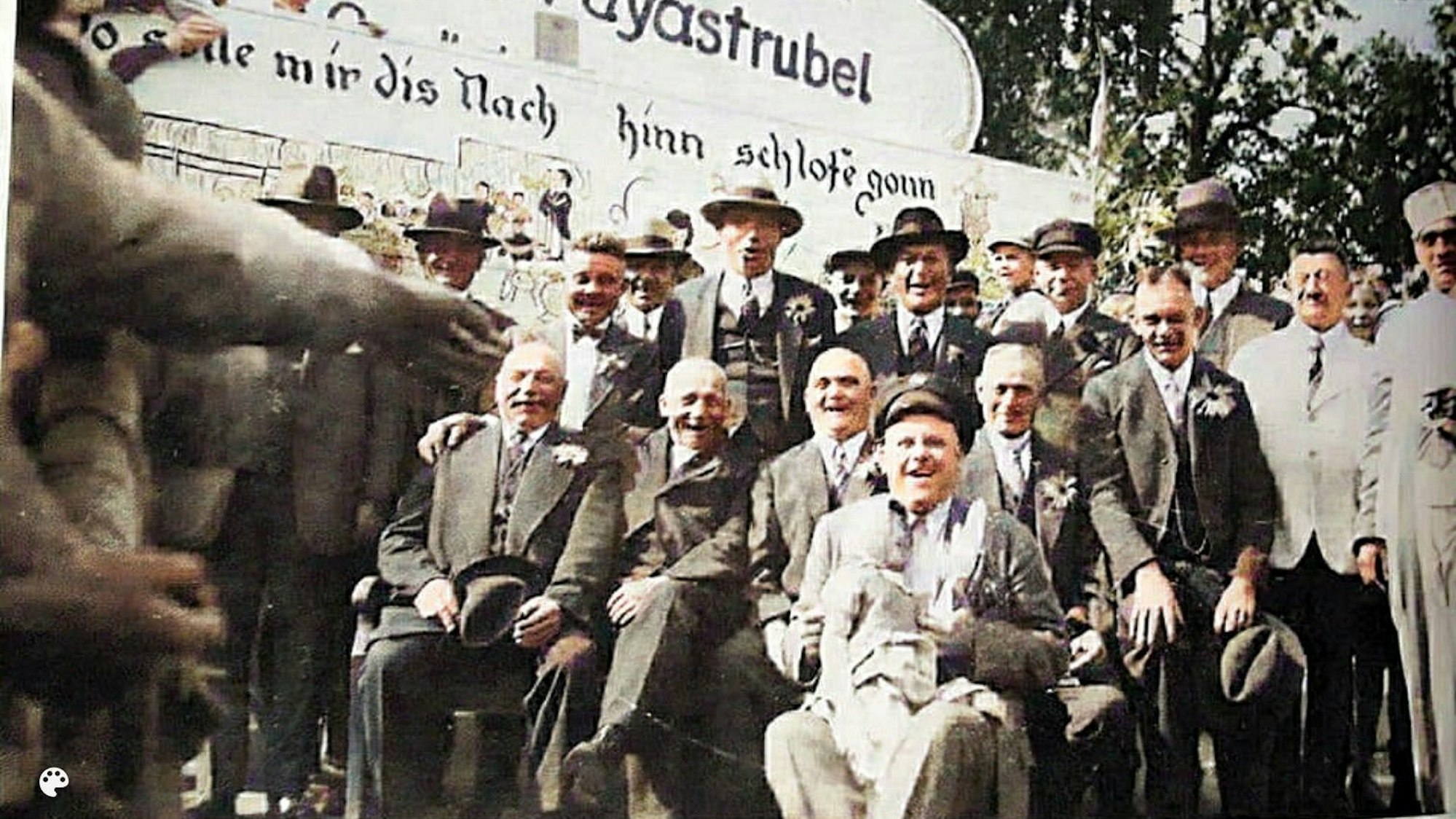 Die Holweider Kirmes wurde in der Vergangenheit immer groß gefeiert. Ein Gruppenbild.