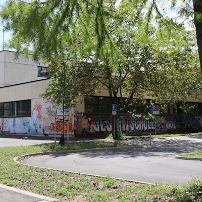 Die Gesamtschule Holweide von Außen.