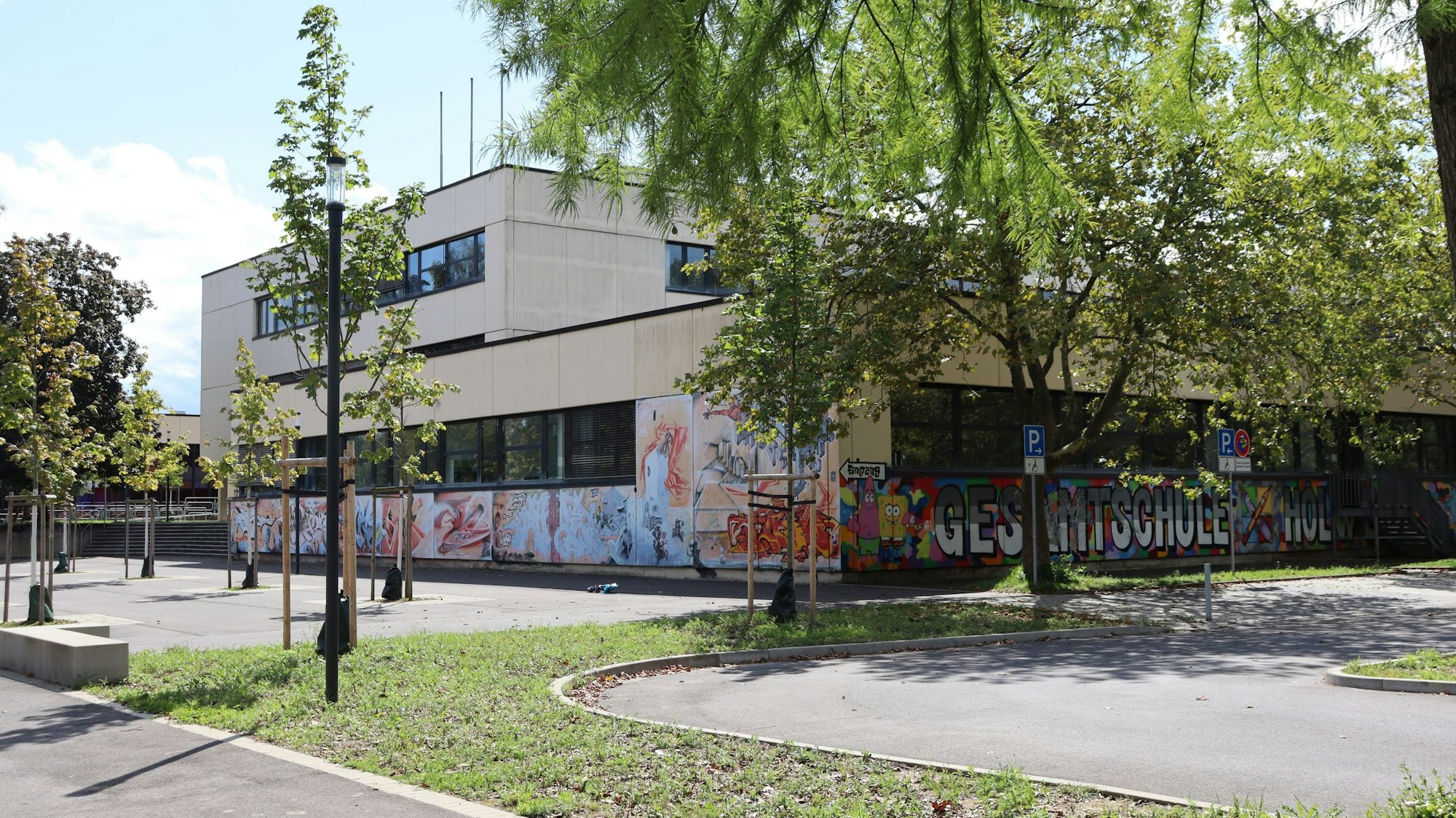 Die Gesamtschule Holweide von Außen.