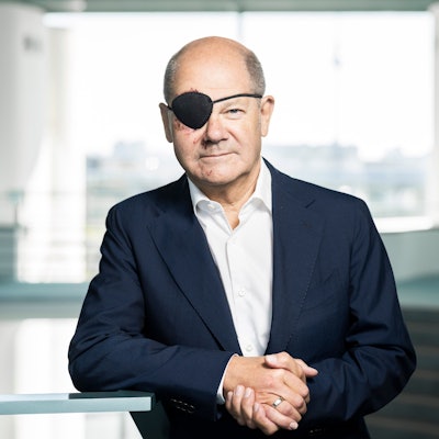 Bundeskanzler Olaf Scholz ist am Samstag (2. Septmber) beim Joggen gestürzt und zog sich Prellungen im Gesicht zu, am Montag veröffentlichte er das Foto von sich mit Augenklappe.