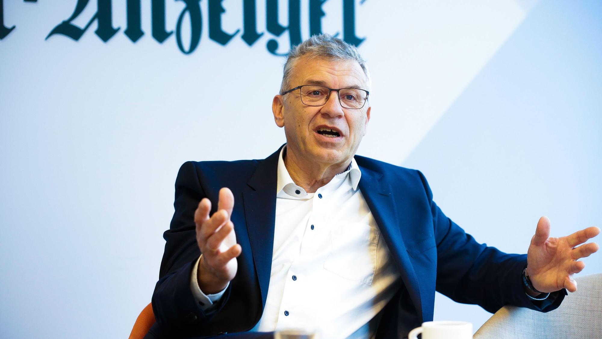 Interview mit Staatssekretär Werner Gatzer im Konferenzraum des KSTA in Köln