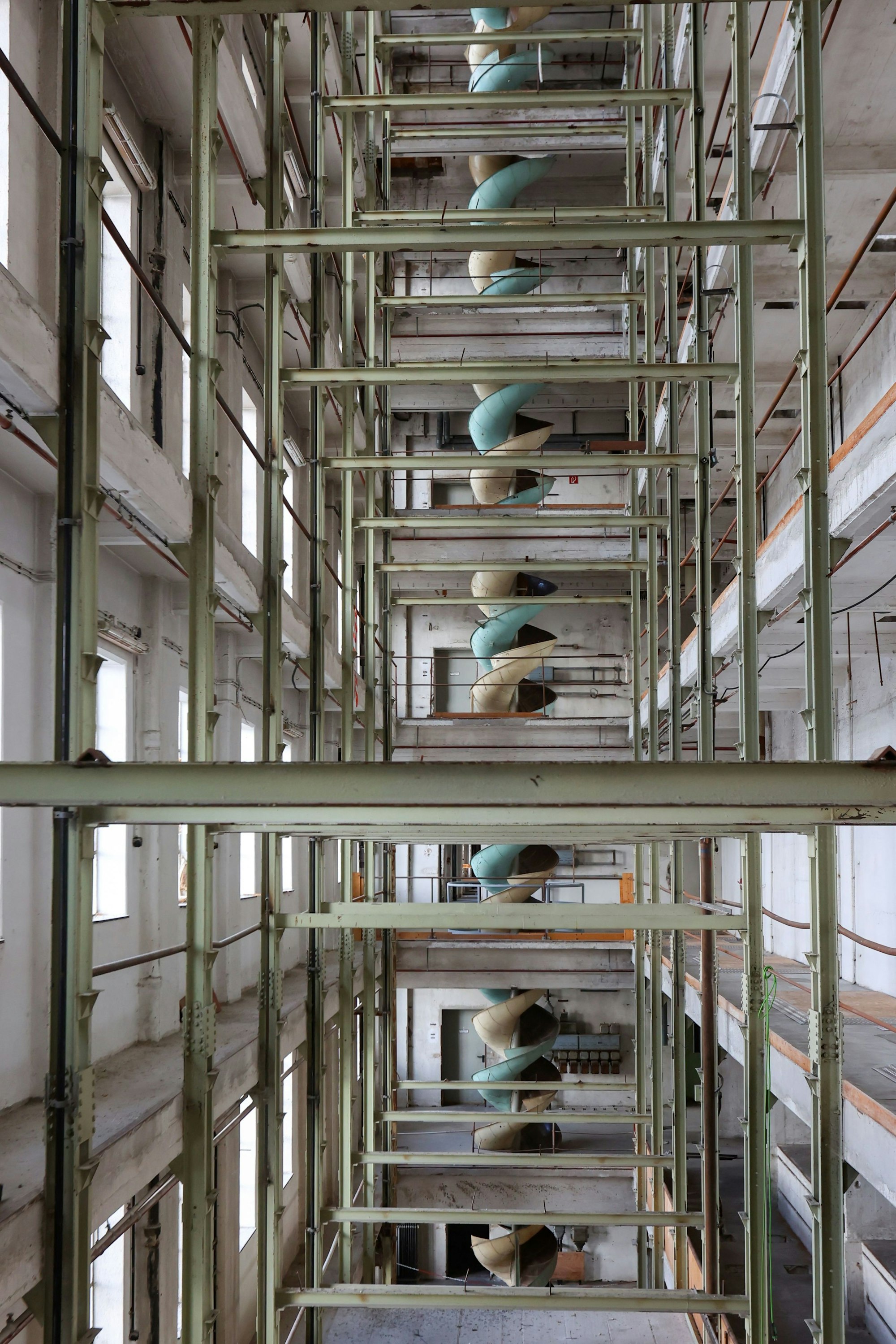 Weiterer Blick auf die denkmalgeschützte Mehlsackrutsche im Inneren.