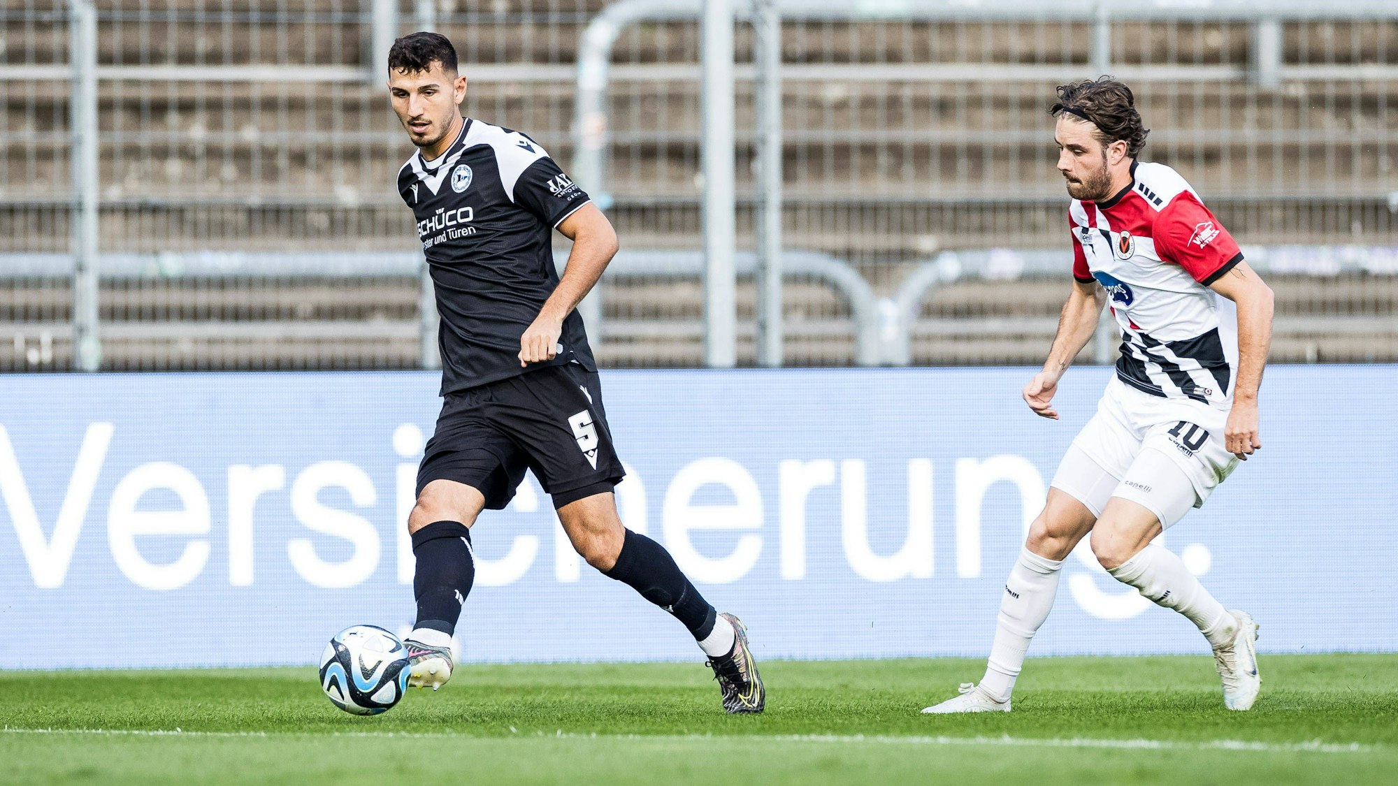 3. Liga: Viktoria Koeln - Arminia Bielefeld 03.09.2023 Semi Belkahia Arminia Bielefeld, 5, David Philipp Viktoria Koeln, 10 3. Liga: Viktoria Koeln - Arminia Bielefeld, Koeln, Sportpark Hoehenberg DFB REGULATIONS PROHIBIT ANY USE OF PHOTOGRAPHS AS IMAGE SEQUENCES AND/OR QUASI-VIDEO. *** 3 Liga Viktoria Koeln Arminia Bielefeld 03 09 2023 Semi Belkahia Arminia Bielefeld, 5 , David Philipp Viktoria Koeln, 10 3 Liga Viktoria Koeln Arminia Bielefeld, Koeln, Sportpark Hoehenberg DFB REGULATIONS PROHIBIT ANY USE OF PHOTOGRAPHS AS IMAGE SEQUENCES AND OR QUASI VIDEO Copyright: xBEAUTIFULxSPORTS/Wunderlx