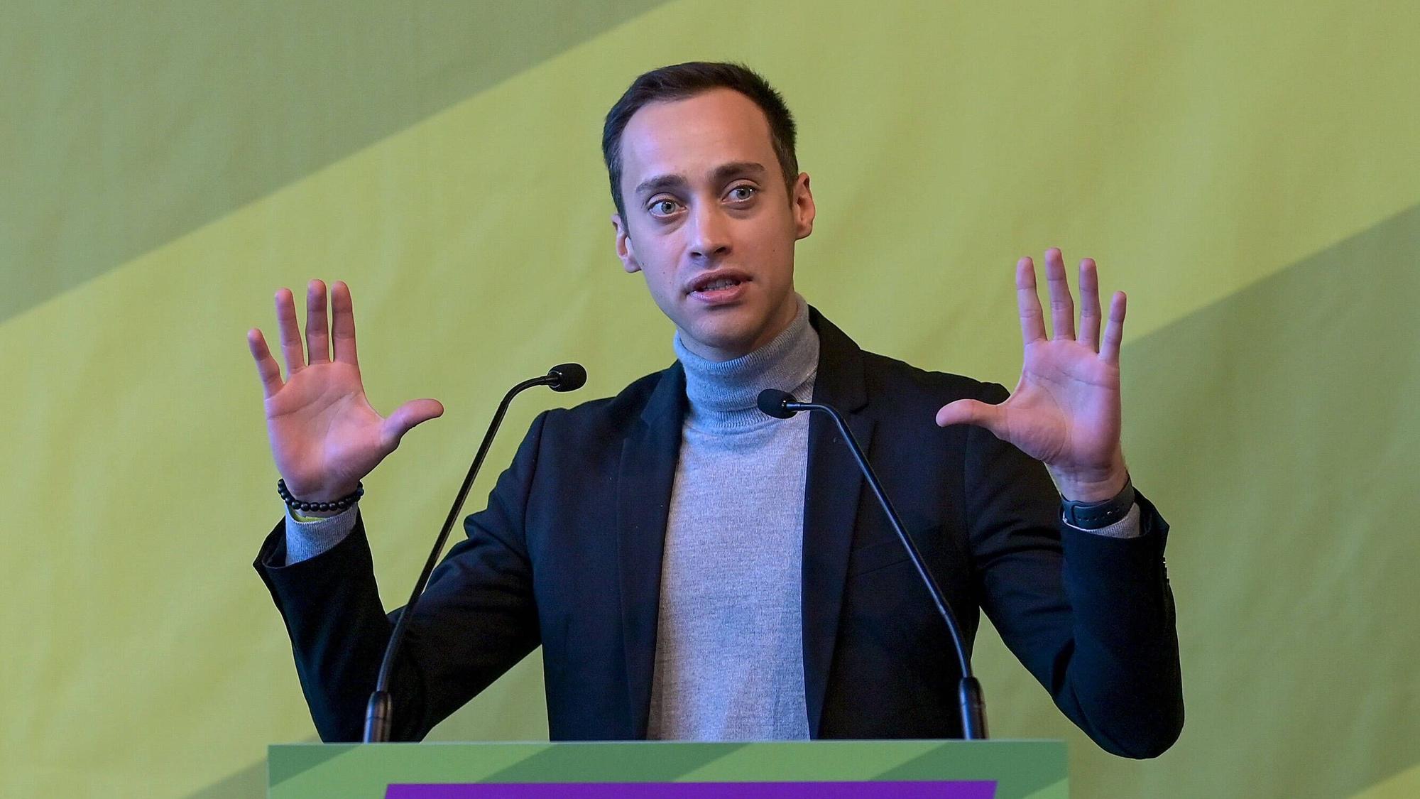 Tim Achtermeyer, Landesvorsitzender der Grünen in NRW, spricht bei einer Veranstaltung.