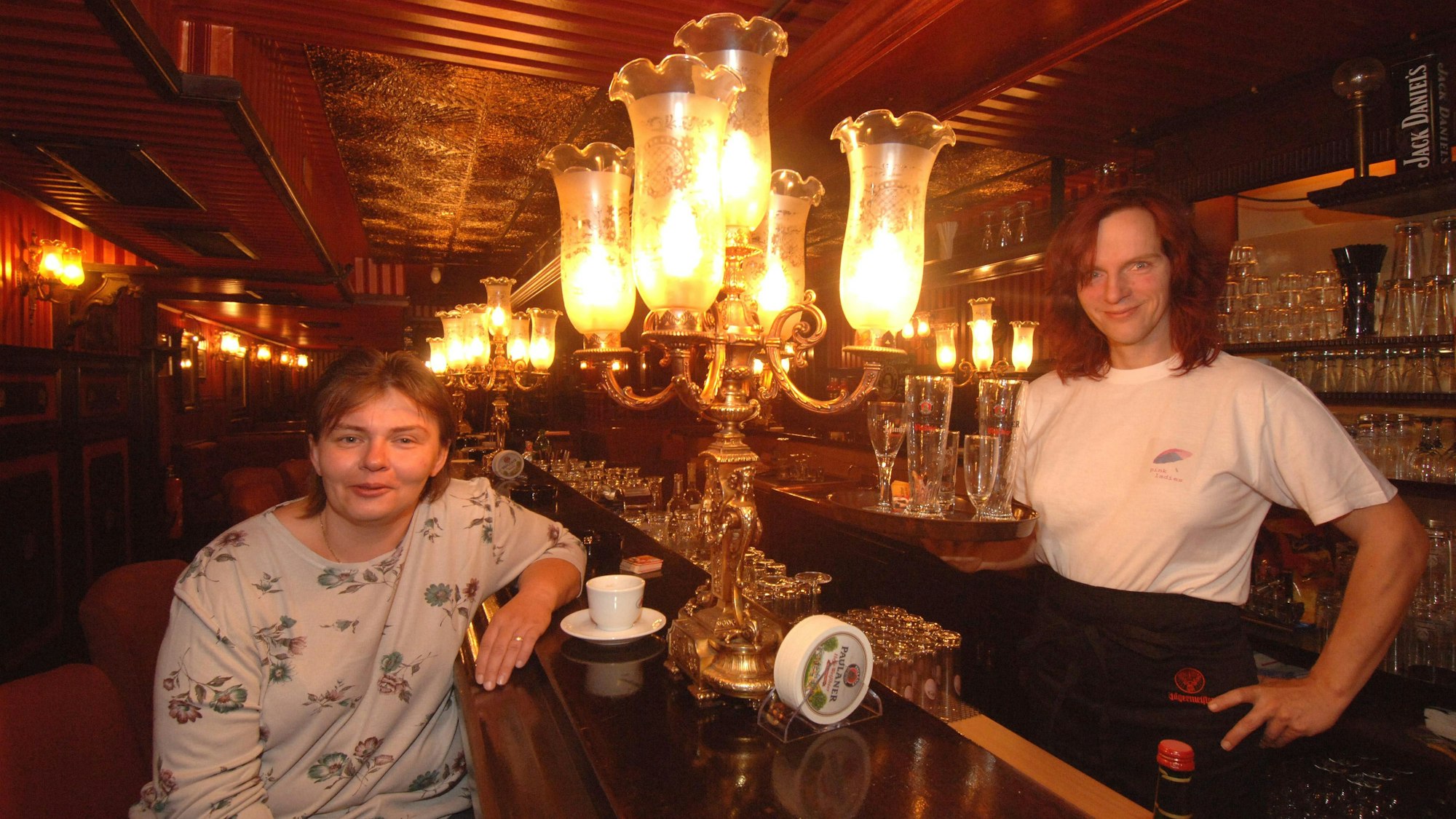 Klaudia Tkocz und Jeanette Booms eröffneten das Tanzlokal „Canapé“ an der Dr.-Schultz-Straße 32 in 2006 wieder – nach zwei Jahren Stillstand.