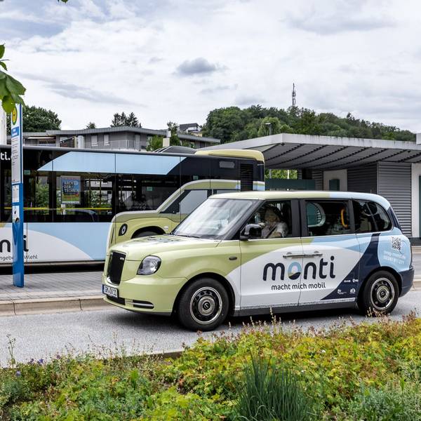 Das Foto zeigt ein Fahrzeug der Monti-Flotte.