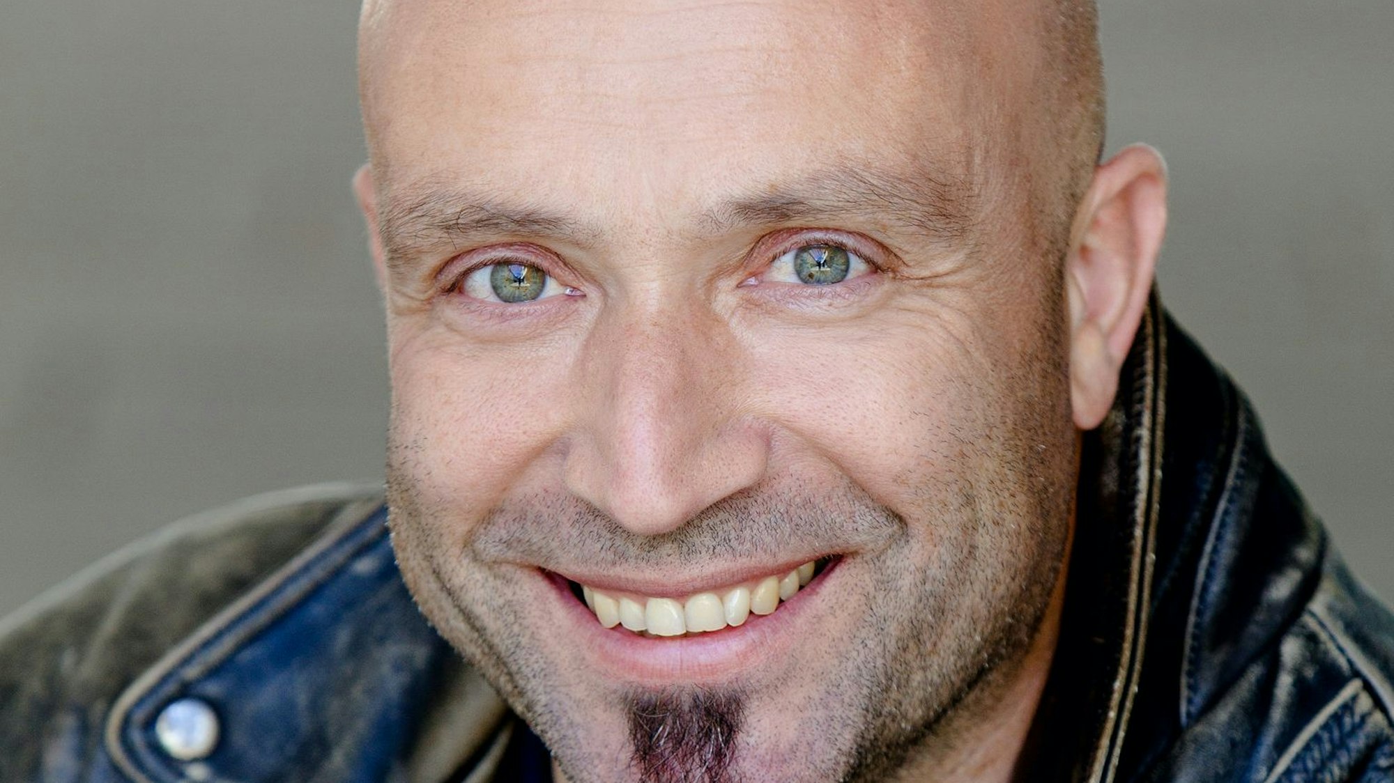 Ulrich Krämer ist systemischer Antigewalttrainer, er berät pädagogische Einrichtungen im Umgang mit Aggression und Gewalt.