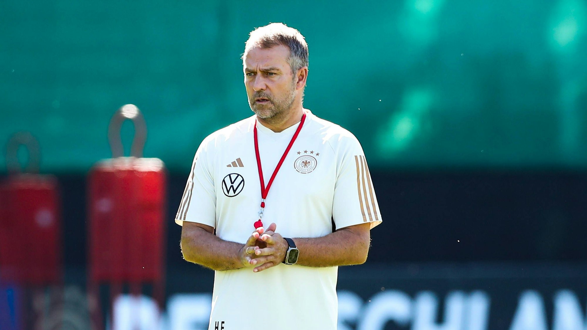Bundestrainer Hansi Flick beim Training mit der Nationalmannschaft in Wolfsburg.