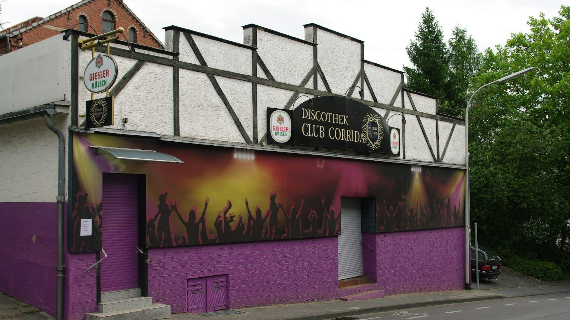 Die ehemalige Corrida-Bar in Brühl-Kierberg ist von außen zu sehen.