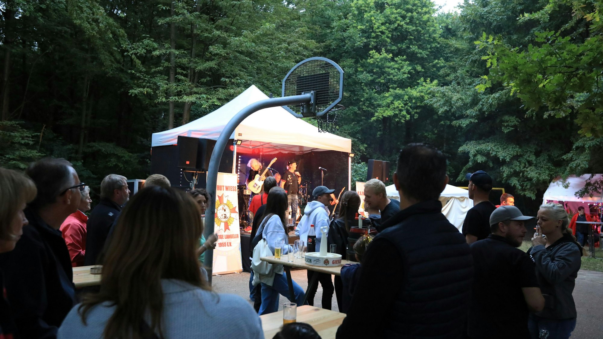 Das Wiesenfest der Löstigen Langeler am Lido.