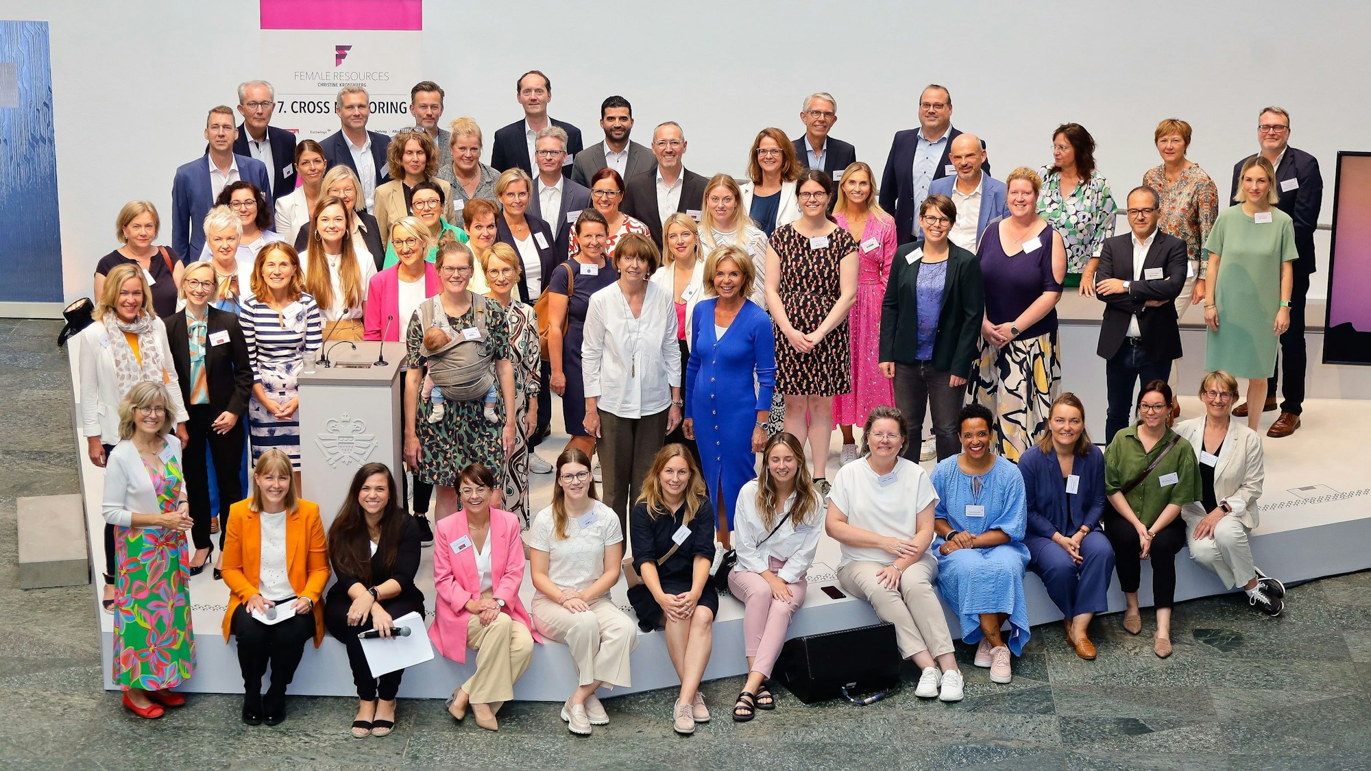Mentorinnen, Mentoren und Mentees des Bündnisses „Mit Frauen in Führung“ empfing die Kölner OB Henriette Reker im Rathaus.