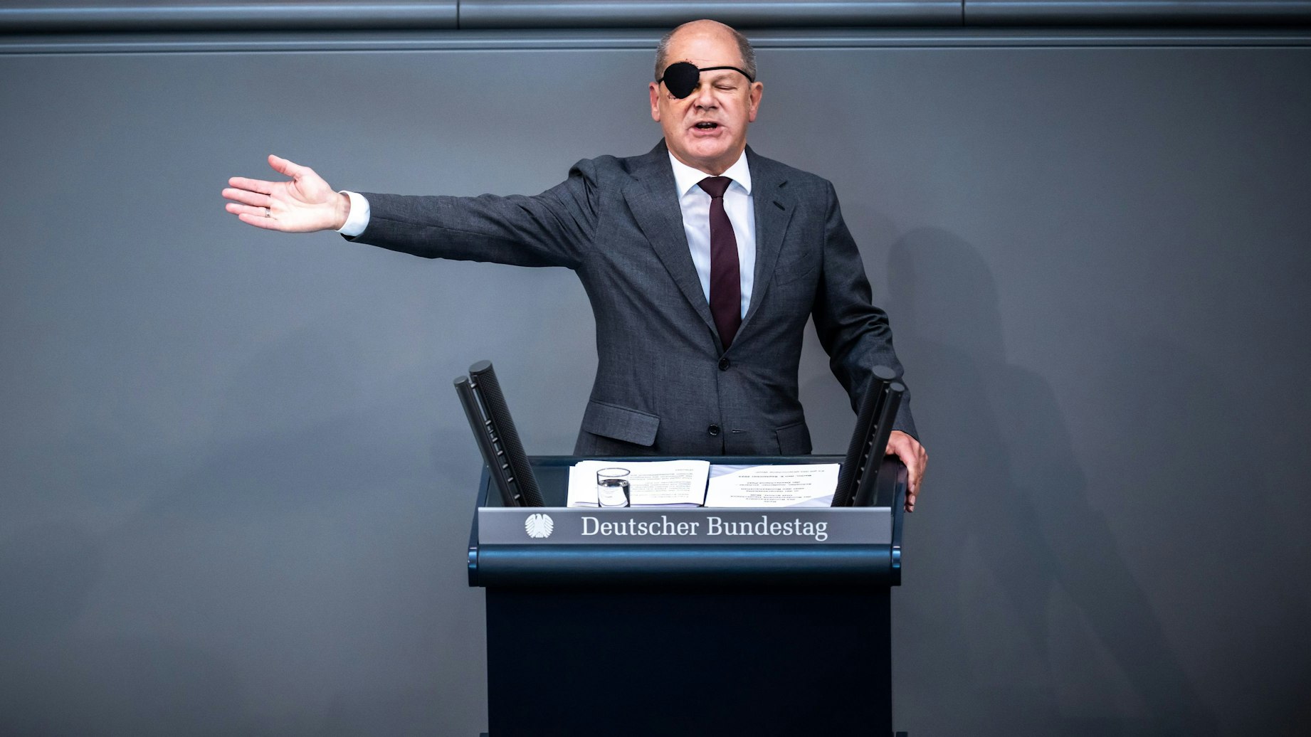 dpatopbilder - 06.09.2023, Berlin: Bundeskanzler Olaf Scholz (SPD), nimmt an der Generaldebatte des Bundestags teil. Die Generalaussprache nimmt bei der Haushaltsdebatte des Bundestags die aktuellen Themen der Politik der Bundesregierung auf. Foto: Michael Kappeler/dpa +++ dpa-Bildfunk +++