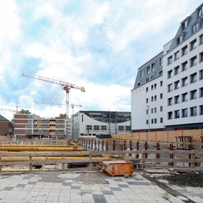 Die Baustelle des Laurenz-Carré in der Innenstadt. Mit der Gerchgroup hat die übergeordnete Dachgesellschaft des Projektentwicklers Insolvenz angemeldet. Die Bauarbeiten ruhen daher vorerst.