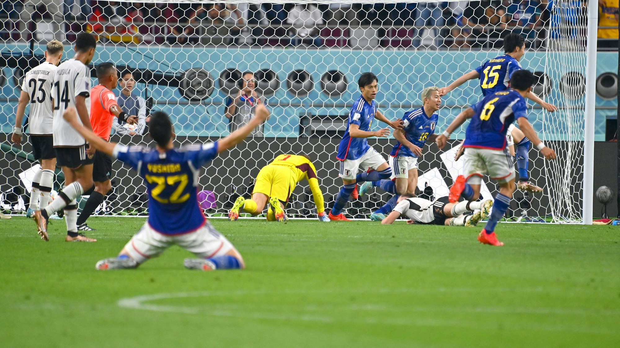 Eine Szene, die das Scheitern der DFB-Elf bei der WM 2022 einleitete: Asano Takuma jubelt nach seinem entscheidenden Treffer zur 1:2-Niederlage für Deutschland.