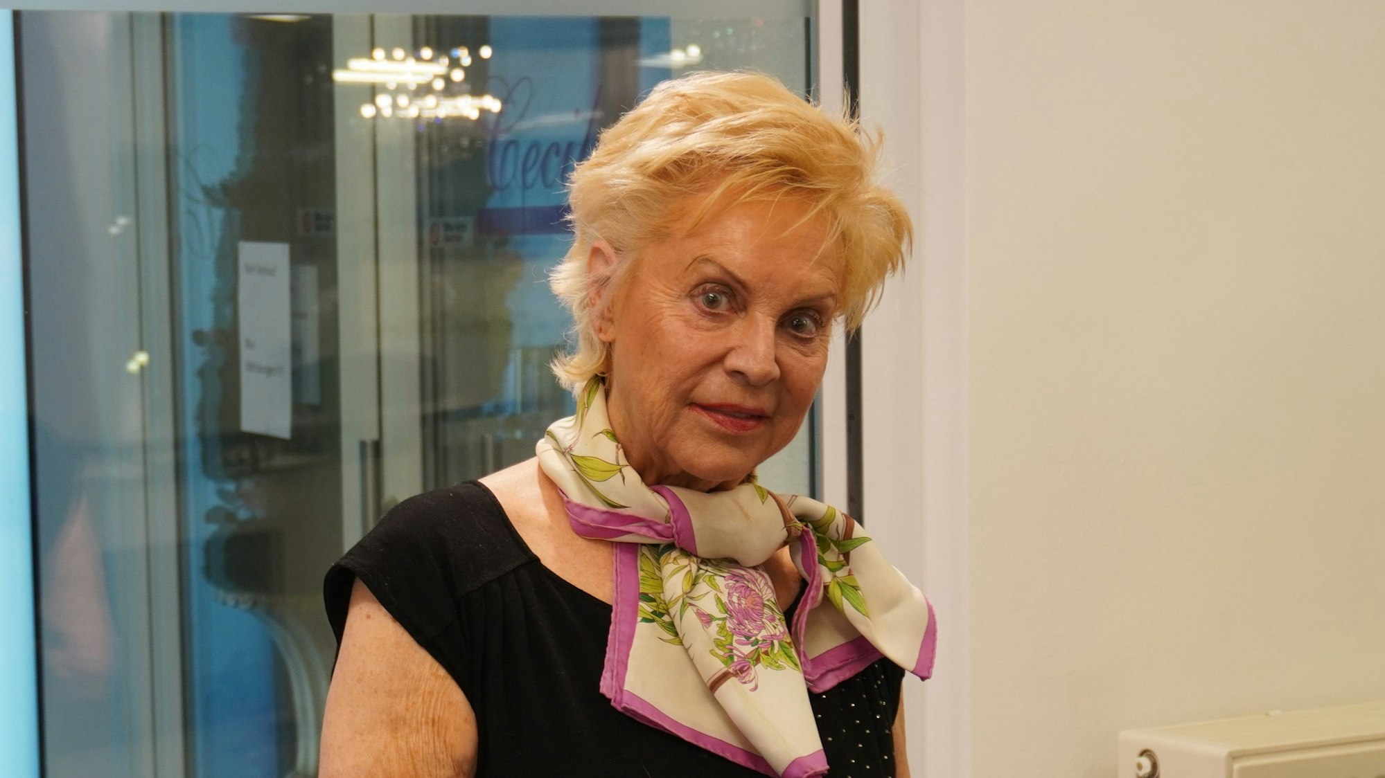 Maritta Emser in ihrem Geschäft Cecile in Kerpen, den sie aus Insolvenzgründen schließen musste.