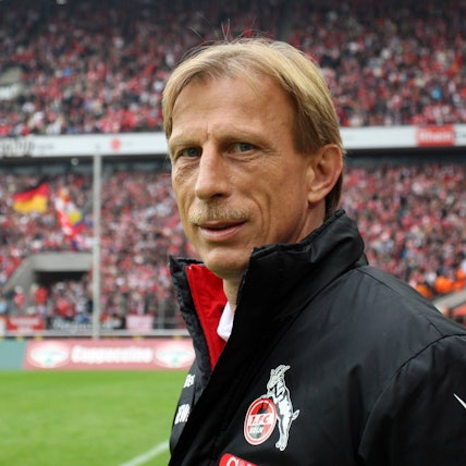 Christoph Daum, Trainer des 1. FC Köln, wird 2009 im Rhein-Energie-Stadion fotografiert.