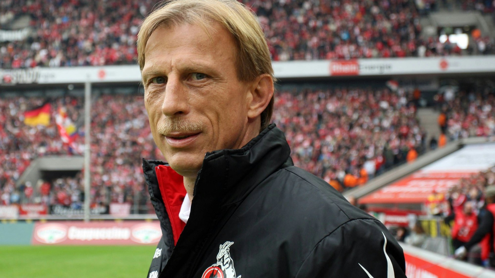 Christoph Daum, Trainer des 1. FC Köln, wird 2009 im Rhein-Energie-Stadion fotografiert.