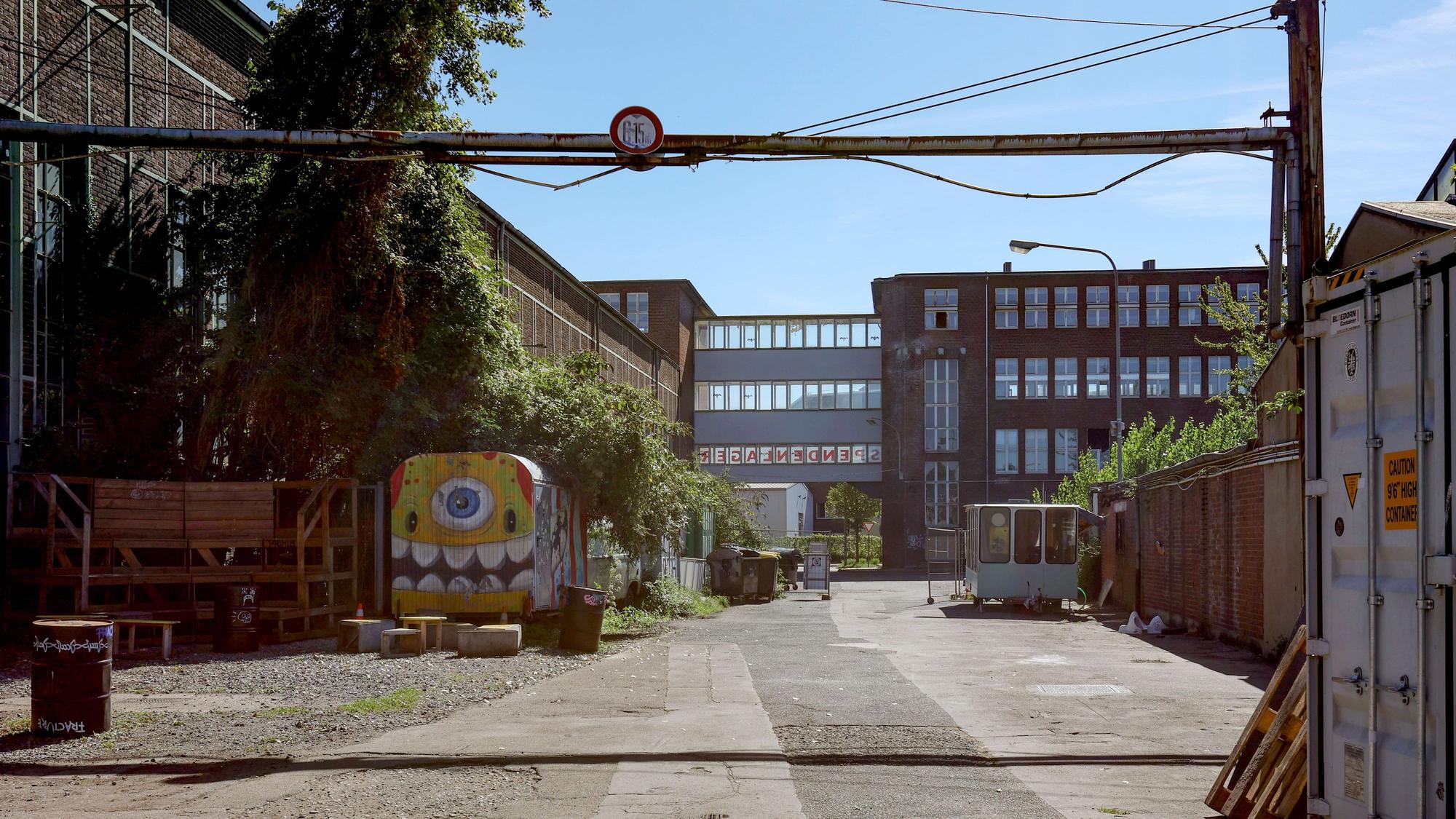 06.09.2023
Köln:
Das Gelände der Hallen Kalk. Der ehemalige Produktionsstandort der Klöckner-Humboldt-Deutz AG (KHD) in Köln-Kalk soll zu einer Fläche für Kultur- und Sozialprojekte umgewandelt werden.
Dillenburger Straße 65
Foto: Martina Goyert