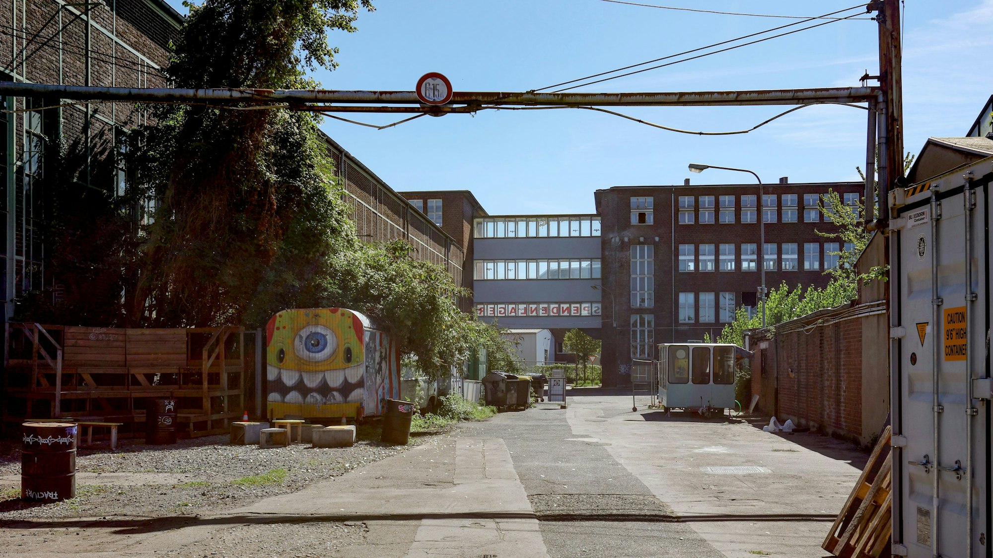 06.09.2023
Köln:
Das Gelände der Hallen Kalk. Der ehemalige Produktionsstandort der Klöckner-Humboldt-Deutz AG (KHD) in Köln-Kalk soll zu einer Fläche für Kultur- und Sozialprojekte umgewandelt werden.
Dillenburger Straße 65
Foto: Martina Goyert