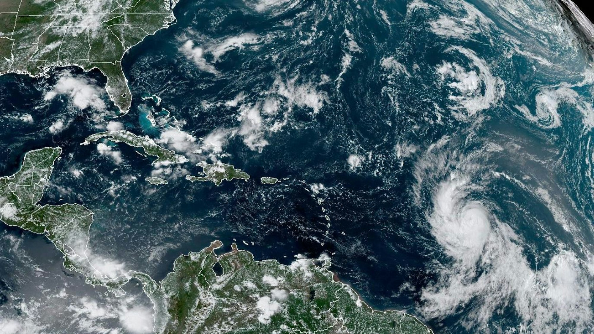 Ein Satellitenbild zeigt Hurrikan Lee über dem Atlantik. Der Tropensturm zieht in Richtung Karibik und US-Ostküste, wo er am Wochenende erwartet wird.