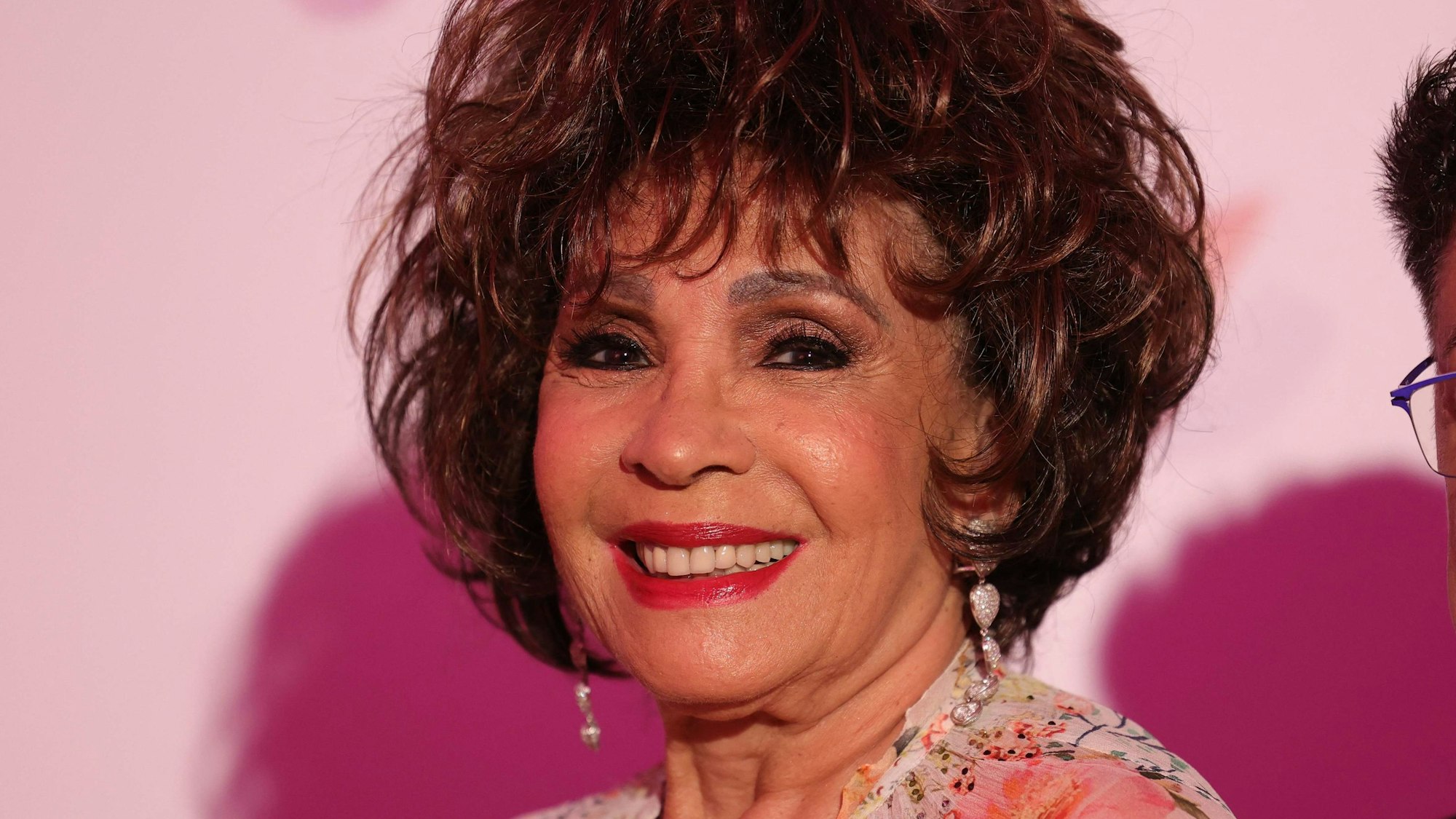 Shirley Bassey bei einem öffentlichen Auftritt 2022.