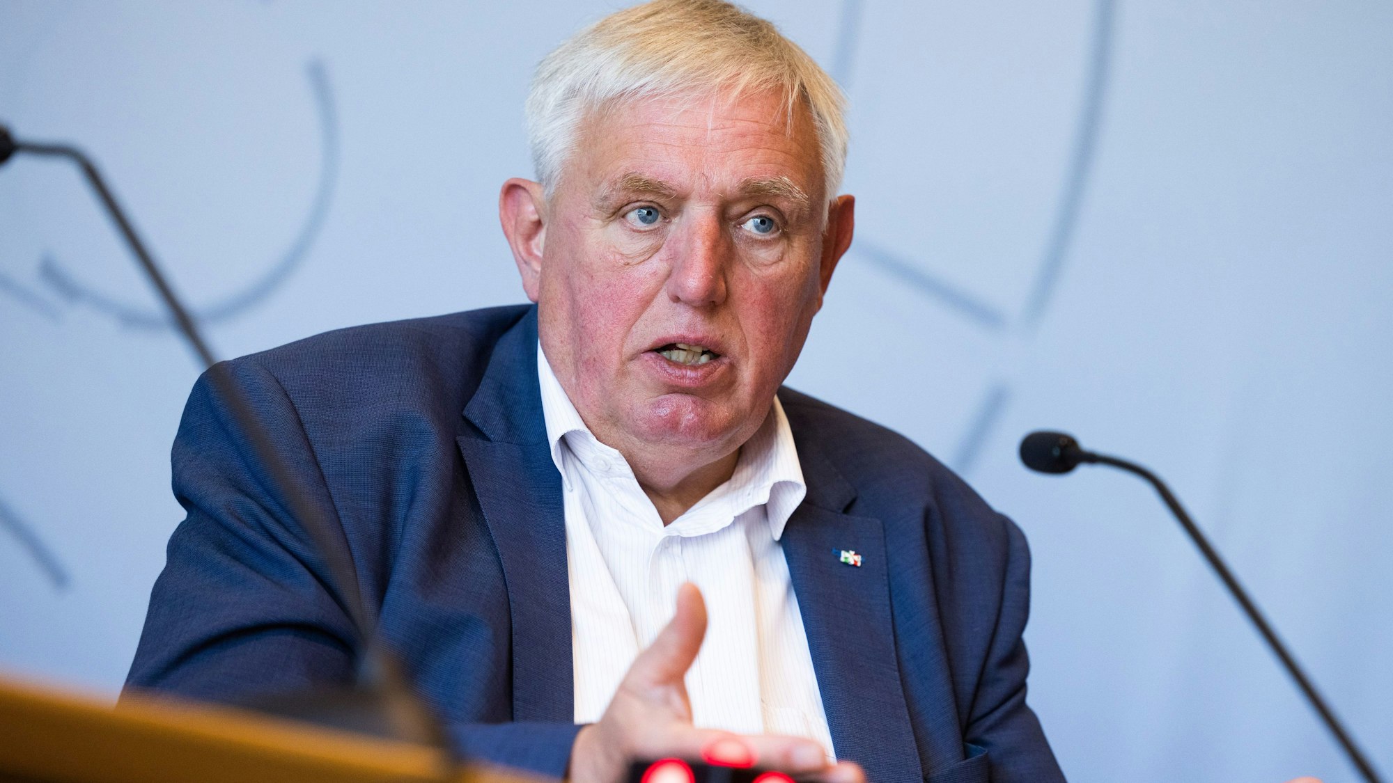 Karl-Josef Laumann, Gesundheitsminister von Nordrhein-Westfalen, spricht bei einer Pressekonferenz.