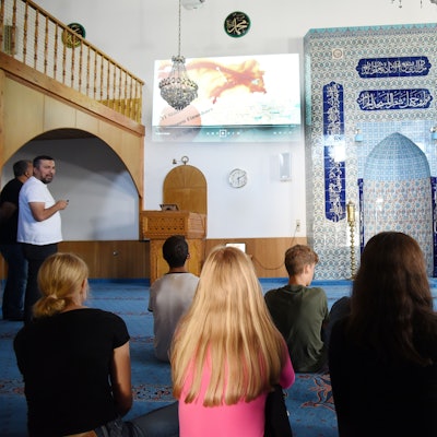 Moschee Bergneustadt Religionskurs des Gymnasiums Wiehl zu Gast