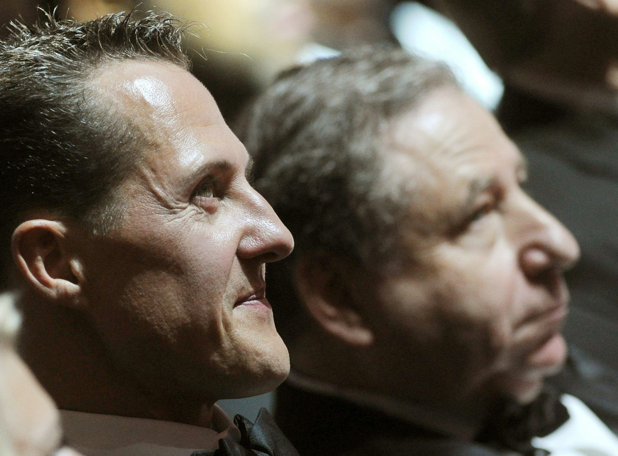 ARCHIV - 29.10.2010, Berlin: Der ehemalige Formel-1-Rennfahrer Michael Schumacher (l, Preisträger in der Kategorie Sport, und FIA-Präsident Jean Todt) bei der Veranstaltung "GQ Männer des Jahres" in der Komischen Oper.