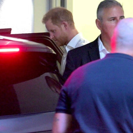 Prinz Harry kommt am Flughafen Düsseldorf an. (Archivbild)