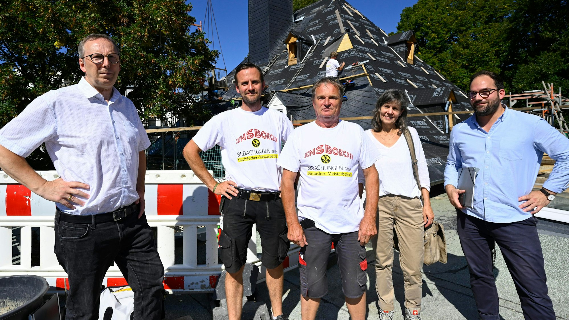 Beim Dachrundgang dabei waren Jürgen Hefner, Andŕe Krause, Jens Boecker, Gabriele Salberg und Daniel Dabringhausen.