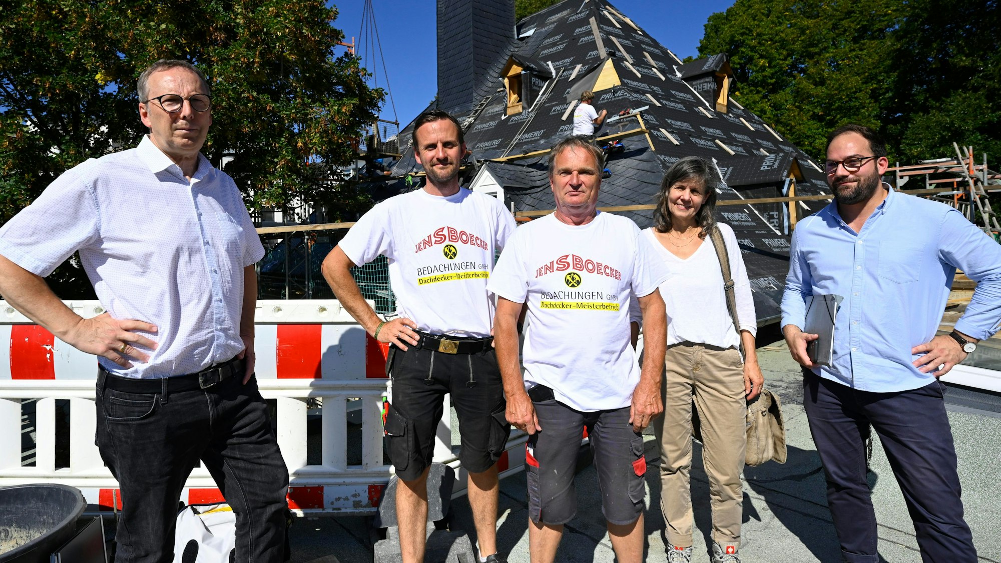 Beim Dachrundgang dabei waren Jürgen Hefner, Andŕe Krause, Jens Boecker, Gabriele Salberg und Daniel Dabringhausen.