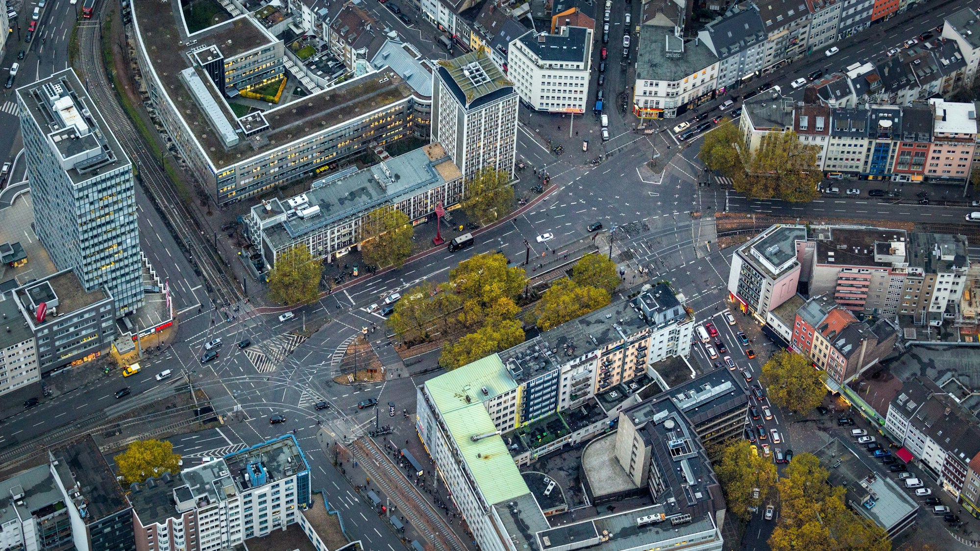 Knotenpunkt und Ärgernis: Der Barbarossaplatz in Köln, der längst kein richtiger Platz mehr ist.