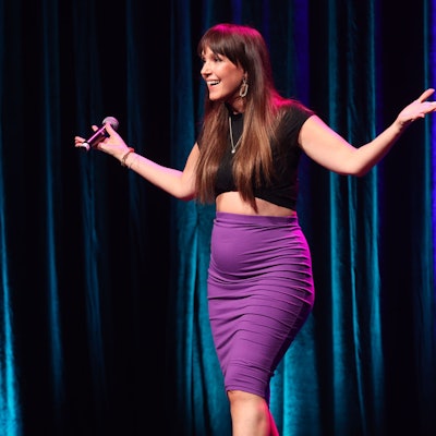 Carolin Kebekus bei ihrem ersten Auftritt nach Bekanntwerden ihrer Schwangerschaft im E-Werk.