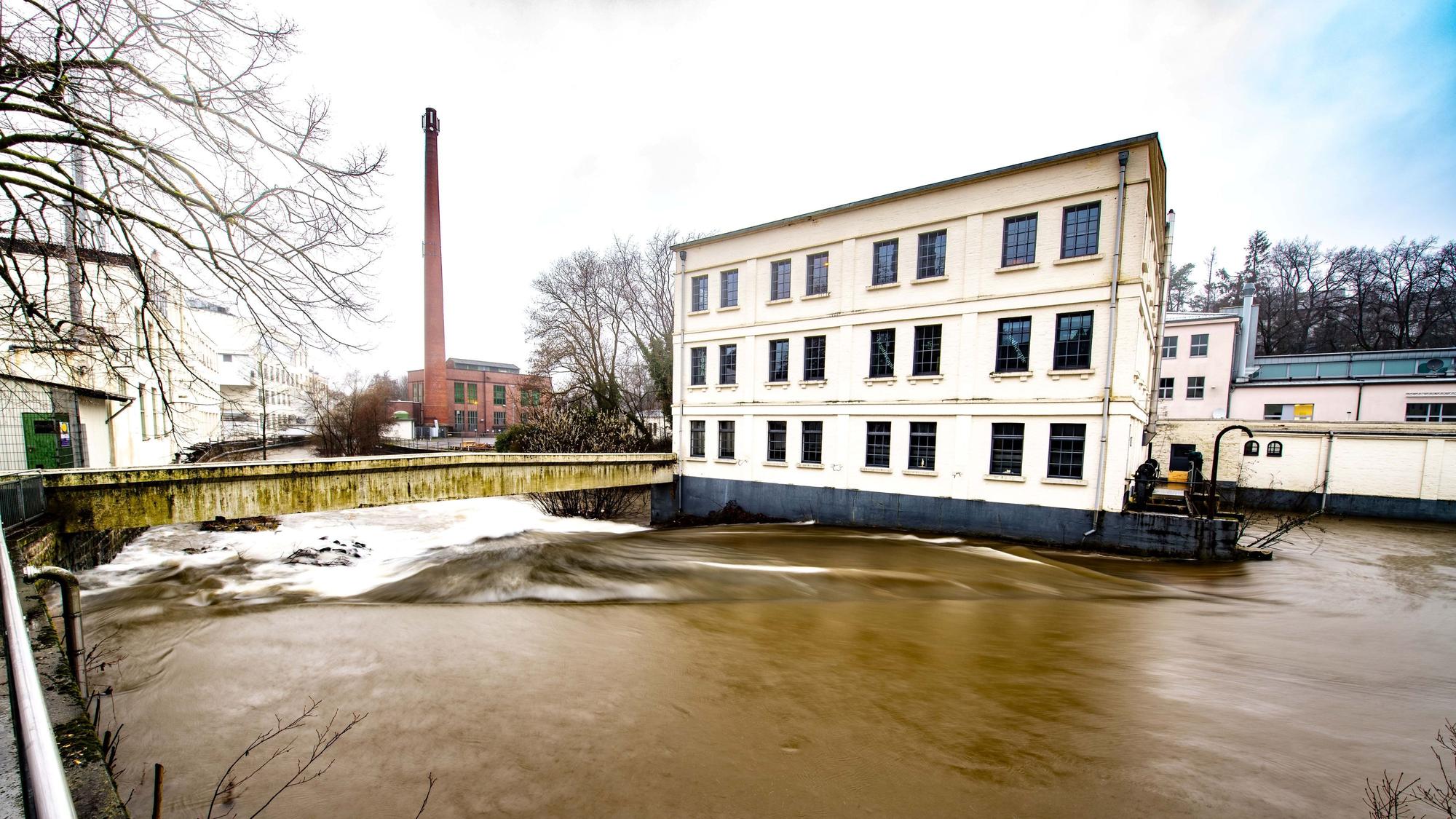 Das Foto zeigt die Wupper am alten Radium-Wupperwehr in Wipperfürth